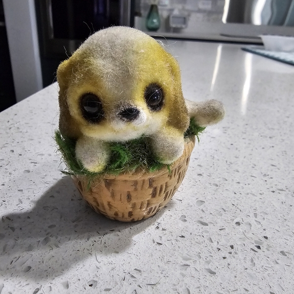 Josef GG Originals Japan Flocked Fuzzy Puppy Dog Basket Figurine Kitsch Vintage - Picture 8 of 8